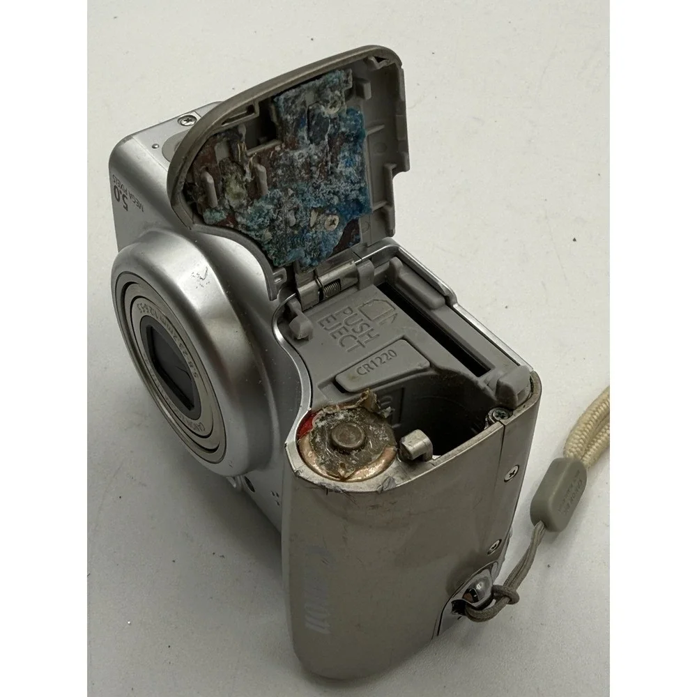 Canon PowerShot A530 5.0MP Compact Digital Camera For Parts or Repair Ships Fast